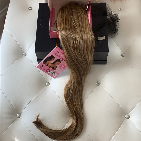 NWT Vivica A. Fox 31” Straight Drawstring Ponytail - Picture 7 of 8